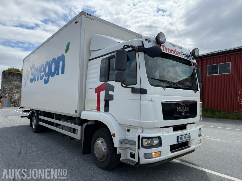 2011 MAN TGM 15.290 4X2 skapbil - Full sideåpning - Zepro bakløft - Грузовик с закрытым кузовом: фото 3 2011 MAN TGM 15.290 4X2 skapbil - Full sideåpning - Zepro bakløft - Грузовик с закрытым кузовом: фото 3