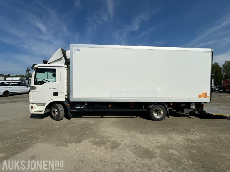 2013 MAN TGL 8.220 4X2BL - 18PL Carrier Frys - Bakløft - EU-Godkjent - Грузовик с закрытым кузовом: фото 3 2013 MAN TGL 8.220 4X2BL - 18PL Carrier Frys - Bakløft - EU-Godkjent - Грузовик с закрытым кузовом: фото 3