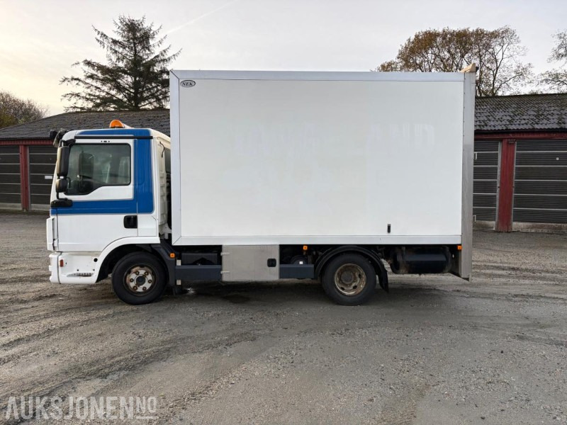 Грузовик с закрытым кузовом 2013 MAN TGL8 220 4X2 Euro6T 3 seter servicevogn C1-reg.: фото 13