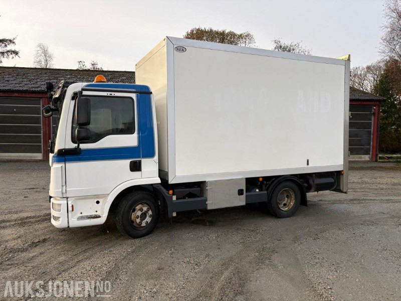 Грузовик с закрытым кузовом 2013 MAN TGL8 220 4X2 Euro6T 3 seter servicevogn C1-reg.: фото 12