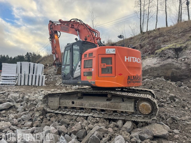 2014 Hitachi ZX225USLC-5B Beltegraver med tiltrotator og pusseskuffe - Экскаватор: фото 5 2014 Hitachi ZX225USLC-5B Beltegraver med tiltrotator og pusseskuffe - Экскаватор: фото 5
