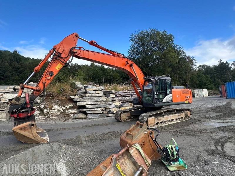 2014 Hitachi ZX250LC-5B Gravemaskin - 10741 Timer - Tiltrotator - Sentralsmøring - Bunkringspumpe - GPS - 2 Skuffer - Экскаватор: фото 2 2014 Hitachi ZX250LC-5B Gravemaskin - 10741 Timer - Tiltrotator - Sentralsmøring - Bunkringspumpe - GPS - 2 Skuffer - Экскаватор: фото 2
