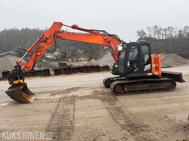 2014 Hitachi Zaxis 135us BELTEGRAVER ENGCON TILTROTATOR SERVICEHISTORIKK SENTRALSMØRING 2 SKUFFER - Экскаватор: фото 3 2014 Hitachi Zaxis 135us BELTEGRAVER ENGCON TILTROTATOR SERVICEHISTORIKK SENTRALSMØRING 2 SKUFFER - Экскаватор: фото 3