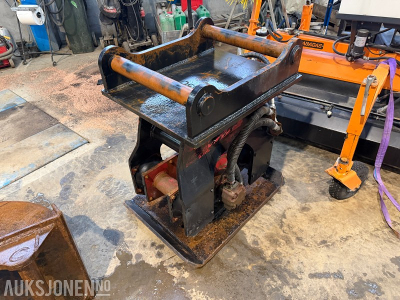 2015 Hydraulisk vibroplate / platekomprimator for gravemaskin – S70 – Kraftig modell - Каток: фото 1 2015 Hydraulisk vibroplate / platekomprimator for gravemaskin – S70 – Kraftig modell - Каток: фото 1