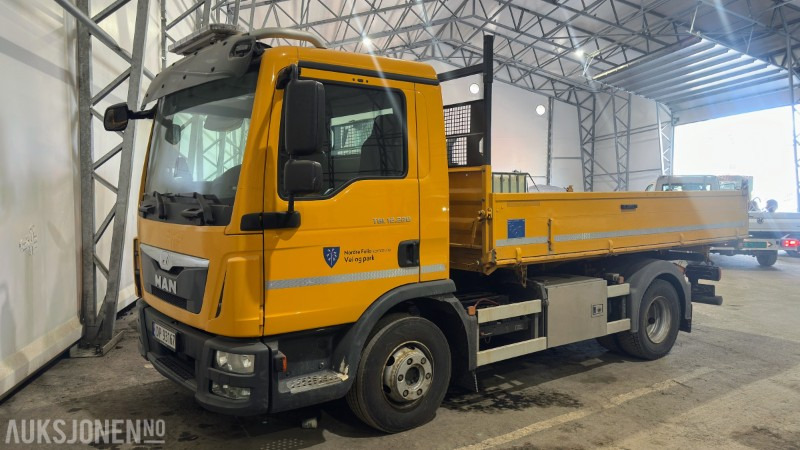 2016 MAN TGL 12.220 4X2 Lastebil med plan | 3-veis tipp | Kun 32 163 km | EU-godkjent til 02/2026 - Грузовик бортовой/ Платформа: фото 1 2016 MAN TGL 12.220 4X2 Lastebil med plan | 3-veis tipp | Kun 32 163 km | EU-godkjent til 02/2026 - Грузовик бортовой/ Платформа: фото 1