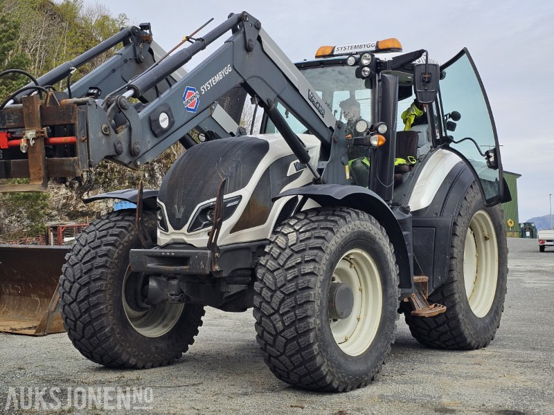 2016 Valtra T144D - Direct - Laster - Luft - 50 km/t - 3 -Medfølger skuffe882 t - Трактор: фото 1 2016 Valtra T144D - Direct - Laster - Luft - 50 km/t - 3 -Medfølger skuffe882 t - Трактор: фото 1