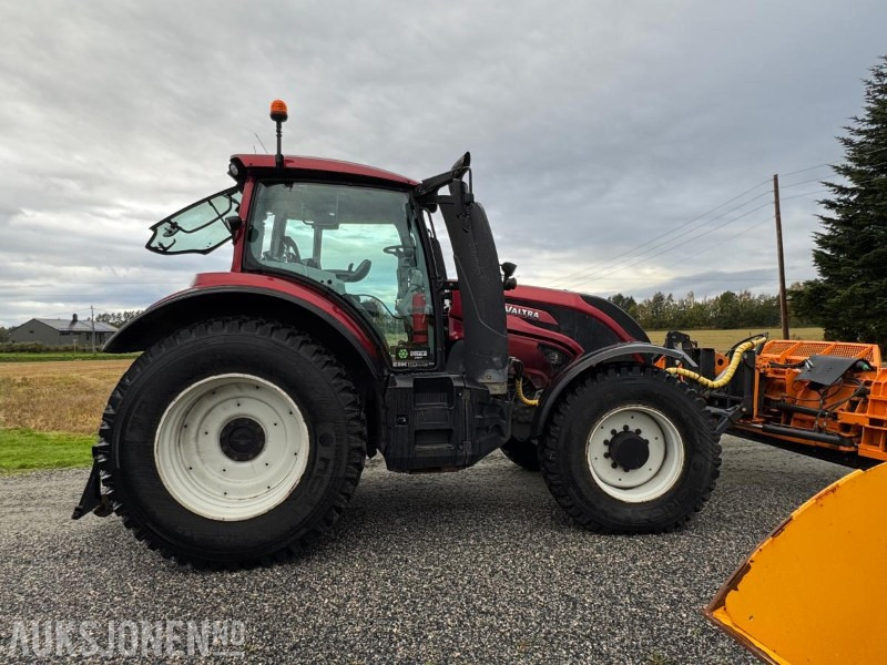2016 Valtra T174E med Schmidt Tellefsdal U-LS 43.6 plog (2022), Valtra 76 frontlaster og betong lodd - Трактор: фото 4 2016 Valtra T174E med Schmidt Tellefsdal U-LS 43.6 plog (2022), Valtra 76 frontlaster og betong lodd - Трактор: фото 4