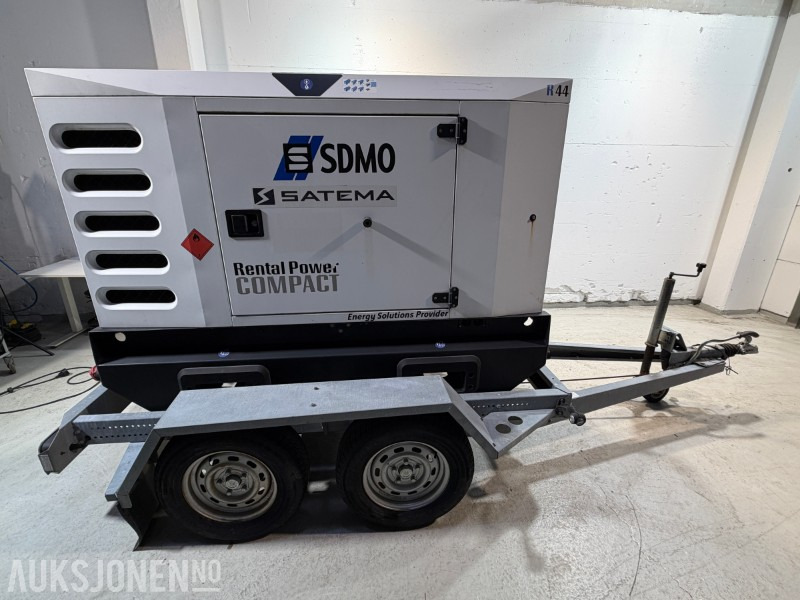 2017 SATEMA SDMO R44C3 40kVA 400V tilhengermontert strømaggregat - Строительное оборудование: фото 5 2017 SATEMA SDMO R44C3 40kVA 400V tilhengermontert strømaggregat - Строительное оборудование: фото 5