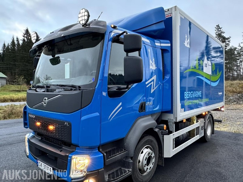 2023 Volvo FL 250 4X2 Euro6T Skapbil - ny ZEPRO lift, nylig fullservice, lav km - kun 8517km - Грузовик с закрытым кузовом: фото 1 2023 Volvo FL 250 4X2 Euro6T Skapbil - ny ZEPRO lift, nylig fullservice, lav km - kun 8517km - Грузовик с закрытым кузовом: фото 1