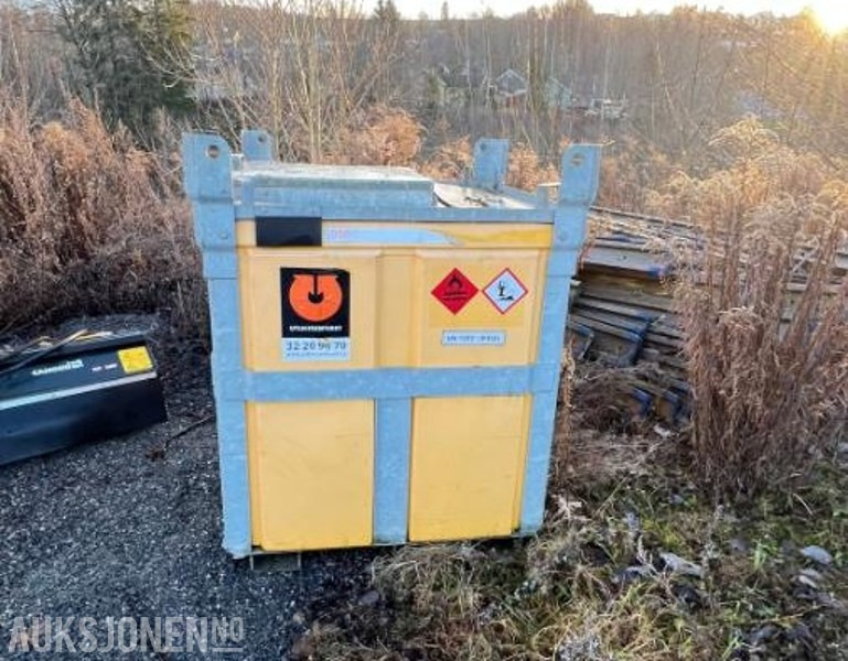 950 l dieseltank - Строительное оборудование: фото 1 950 l dieseltank - Строительное оборудование: фото 1