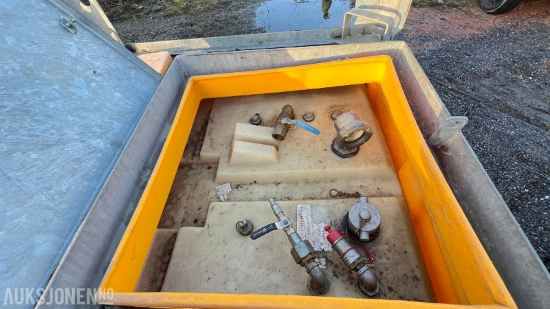 950 l dieseltank - Строительное оборудование: фото 2 950 l dieseltank - Строительное оборудование: фото 2