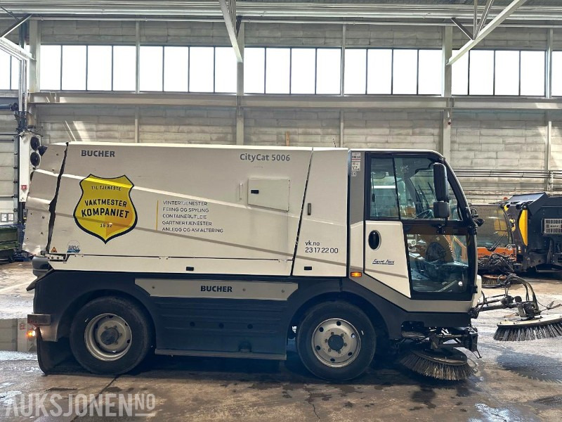 Bucher CityCat 5006 feiemaskin - 160 hk Iveco | Euro 6 | joystick | 4-hjulsstyring | høytrykk - Строительное оборудование: фото 4 Bucher CityCat 5006 feiemaskin - 160 hk Iveco | Euro 6 | joystick | 4-hjulsstyring | høytrykk - Строительное оборудование: фото 4