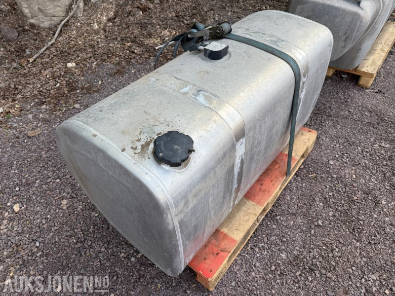 Dieseltank fra Volvo 750 - Грузовик: фото 2 Dieseltank fra Volvo 750 - Грузовик: фото 2