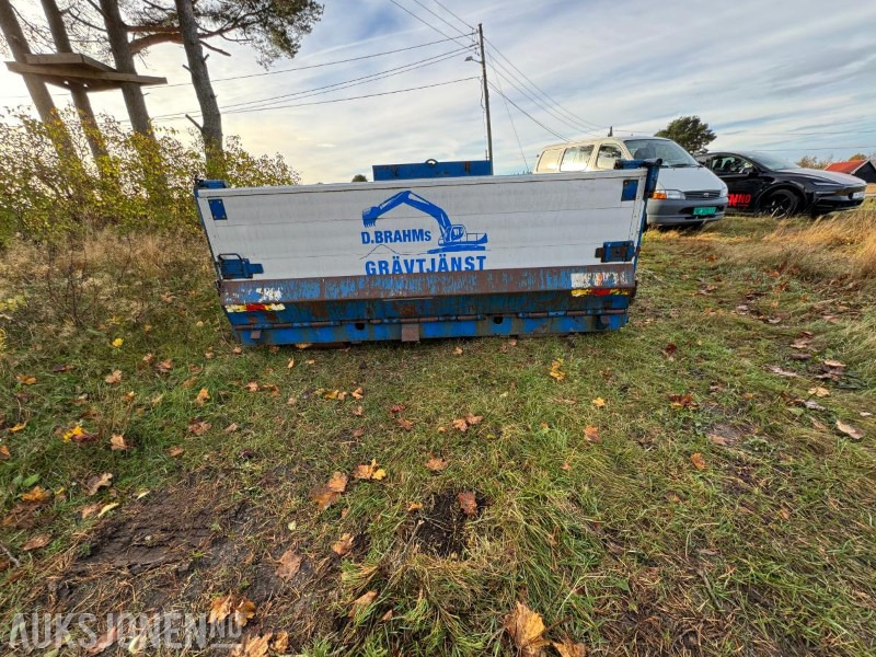Sisu Lemflak / krokløftcontainer luftbaklem – strølem følger med - Грузовик: фото 3 Sisu Lemflak / krokløftcontainer luftbaklem – strølem følger med - Грузовик: фото 3
