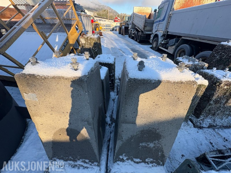 Lattix sikkerhetsmaster 2 stk med 2 stk betongsokler - Строительное оборудование: фото 4 Lattix sikkerhetsmaster 2 stk med 2 stk betongsokler - Строительное оборудование: фото 4