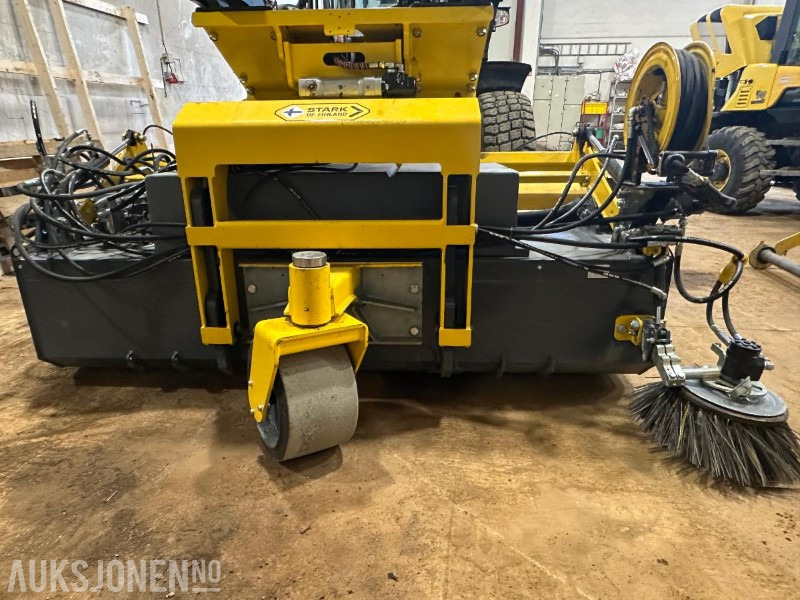 2024 Stark Spinner dreibar Feiemaskin med oppsamler for hjullaster - Vannsystem og spyle utstyr - Навесное оборудование для Строительной техники: фото 2 2024 Stark Spinner dreibar Feiemaskin med oppsamler for hjullaster - Vannsystem og spyle utstyr - Навесное оборудование для Строительной техники: фото 2