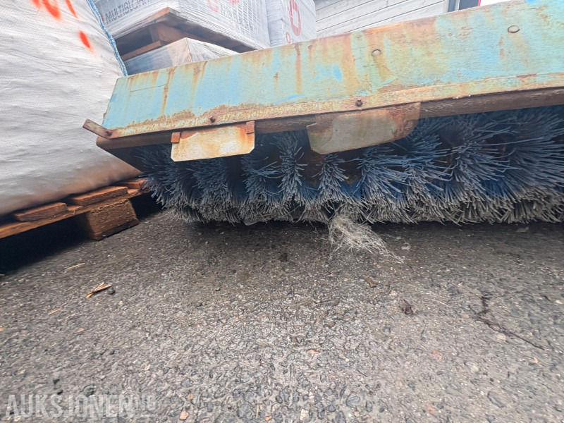 Kosteaggregat / feiemaskin - kost til mindre hjullaster - Навесное оборудование для Строительной техники: фото 5 Kosteaggregat / feiemaskin - kost til mindre hjullaster - Навесное оборудование для Строительной техники: фото 5