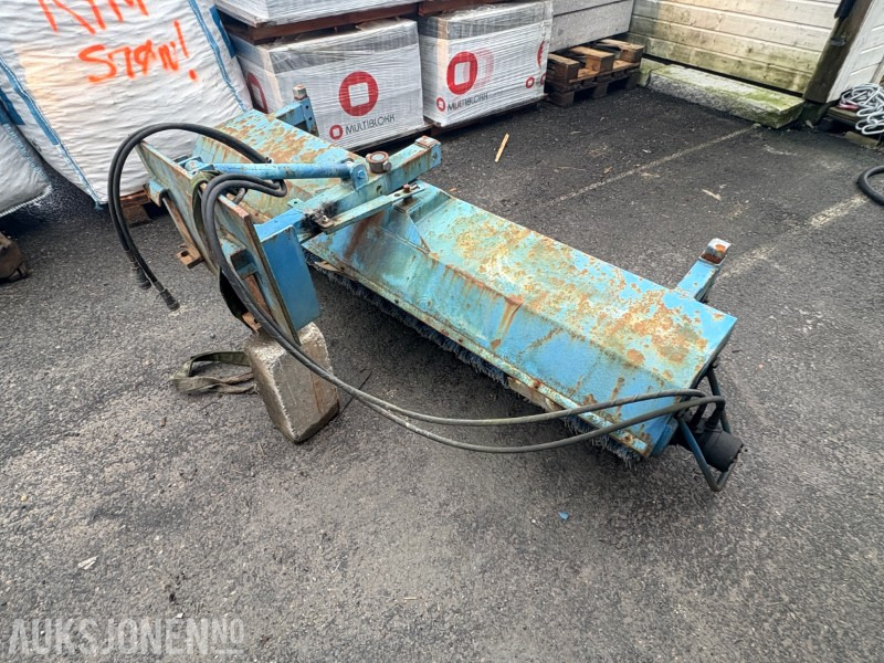 Навесное оборудование для Строительной техники Kosteaggregat / feiemaskin - kost til mindre hjullaster: фото 1