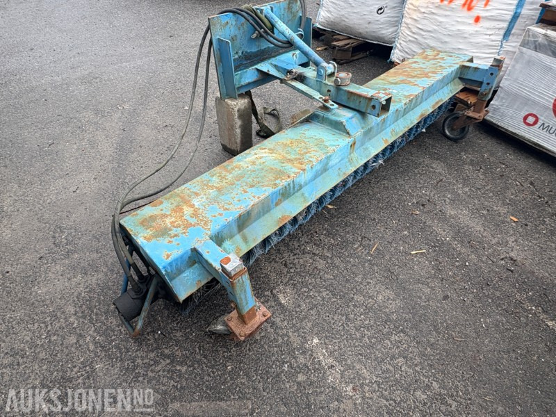 Kosteaggregat / feiemaskin - kost til mindre hjullaster - Навесное оборудование для Строительной техники: фото 2 Kosteaggregat / feiemaskin - kost til mindre hjullaster - Навесное оборудование для Строительной техники: фото 2