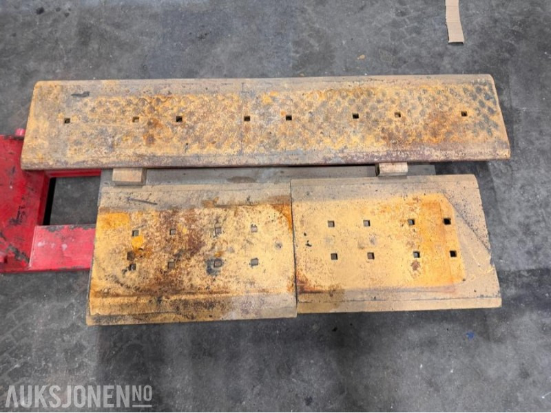 Volvo L110 - Slitestål til skuffe som har stått på Hjullaster - Навесное оборудование для Строительной техники: фото 1 Volvo L110 - Slitestål til skuffe som har stått på Hjullaster - Навесное оборудование для Строительной техники: фото 1