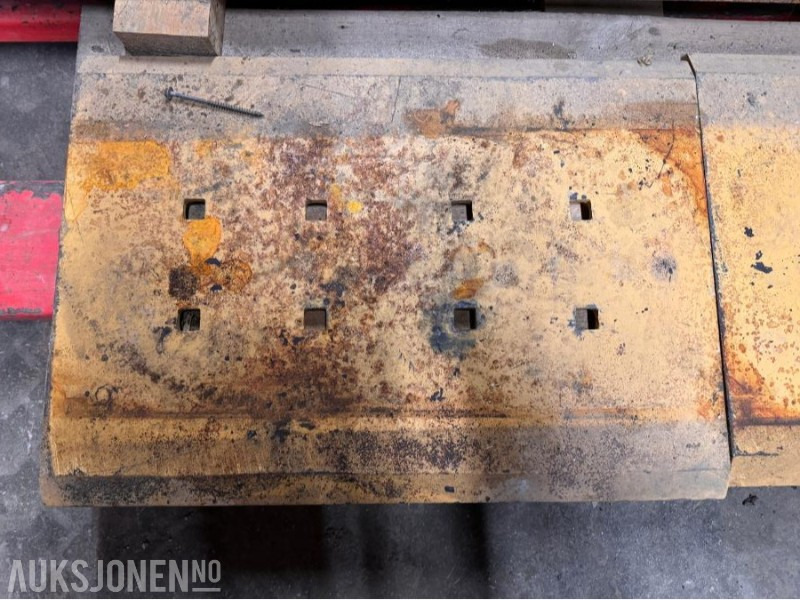 Volvo L110 - Slitestål til skuffe som har stått på Hjullaster - Навесное оборудование для Строительной техники: фото 2 Volvo L110 - Slitestål til skuffe som har stått på Hjullaster - Навесное оборудование для Строительной техники: фото 2