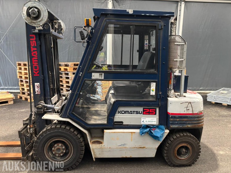 1993 Komatsu FD25T-11E dieseltruck - Погрузочно-разгрузочная техника: фото 2 1993 Komatsu FD25T-11E dieseltruck - Погрузочно-разгрузочная техника: фото 2