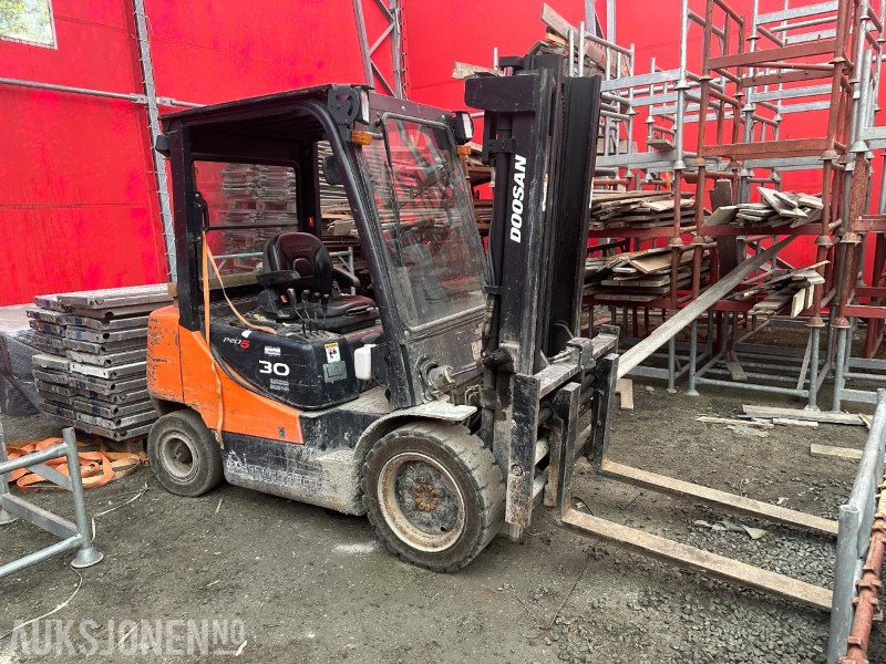 2010 Doosan D30S-5 Gaffeltruck / Dieseltruck 3 tonns – Rep-objekt - Погрузочно-разгрузочная техника: фото 2 2010 Doosan D30S-5 Gaffeltruck / Dieseltruck 3 tonns – Rep-objekt - Погрузочно-разгрузочная техника: фото 2
