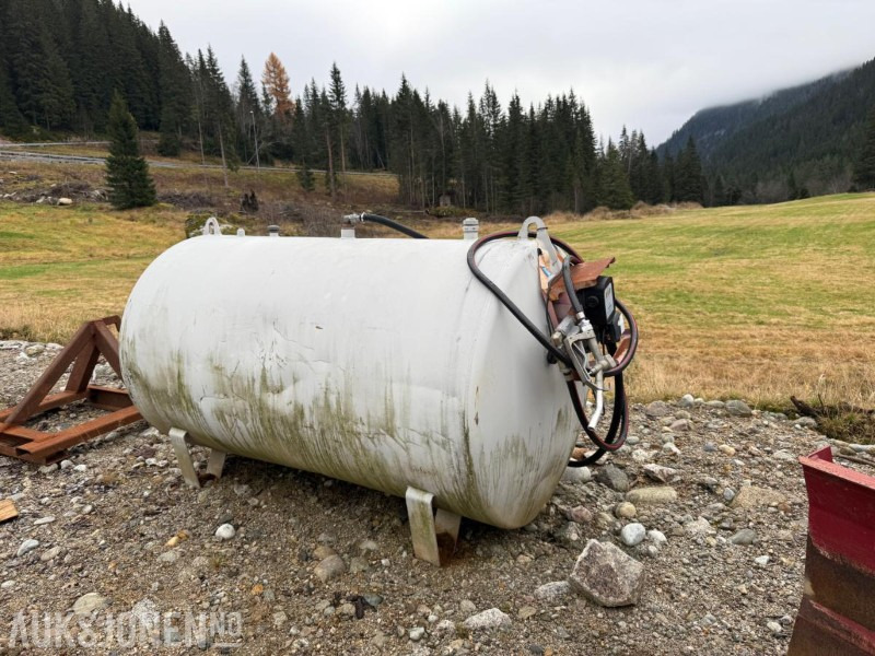 Sb Dieseltank med pumpe - Строительное оборудование: фото 1 Sb Dieseltank med pumpe - Строительное оборудование: фото 1