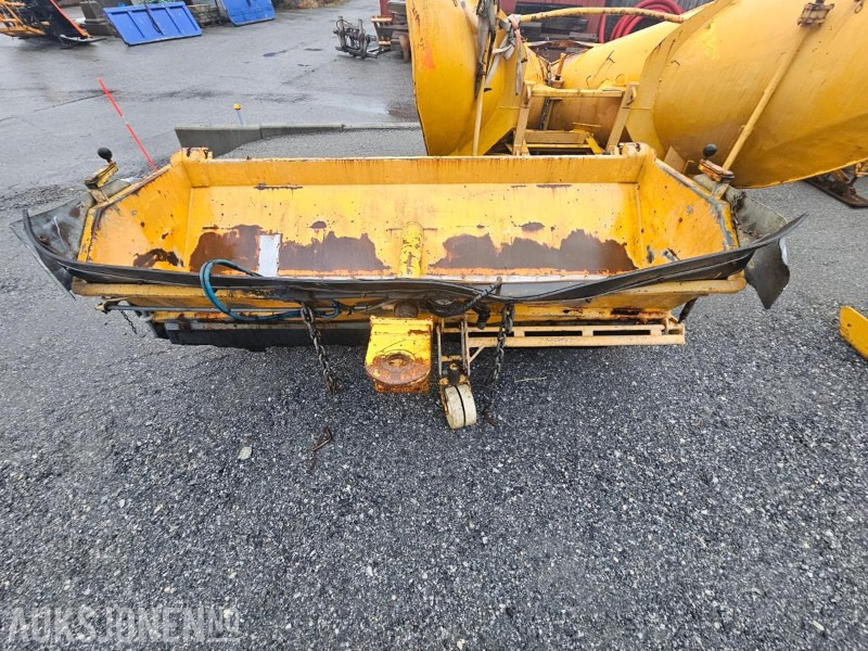 1991 Falköping Sandstrøer / Slepestrøer med hjul - Slepefeste - Type B10LU - 1 m3 - Сельскохозяйственная техника: фото 1 1991 Falköping Sandstrøer / Slepestrøer med hjul - Slepefeste - Type B10LU - 1 m3 - Сельскохозяйственная техника: фото 1