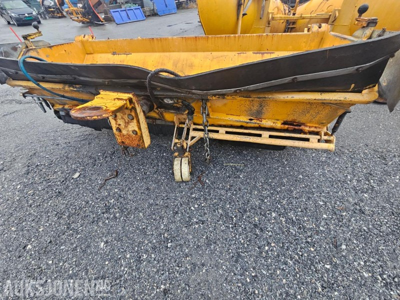 1991 Falköping Sandstrøer / Slepestrøer med hjul - Slepefeste - Type B10LU - 1 m3 - Сельскохозяйственная техника: фото 3 1991 Falköping Sandstrøer / Slepestrøer med hjul - Slepefeste - Type B10LU - 1 m3 - Сельскохозяйственная техника: фото 3