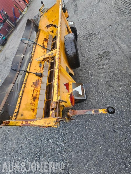 1991 Falköping Sandstrøer / Slepestrøer med hjul - Slepefeste - Type B10LU - 1 m3 - Сельскохозяйственная техника: фото 5 1991 Falköping Sandstrøer / Slepestrøer med hjul - Slepefeste - Type B10LU - 1 m3 - Сельскохозяйственная техника: фото 5