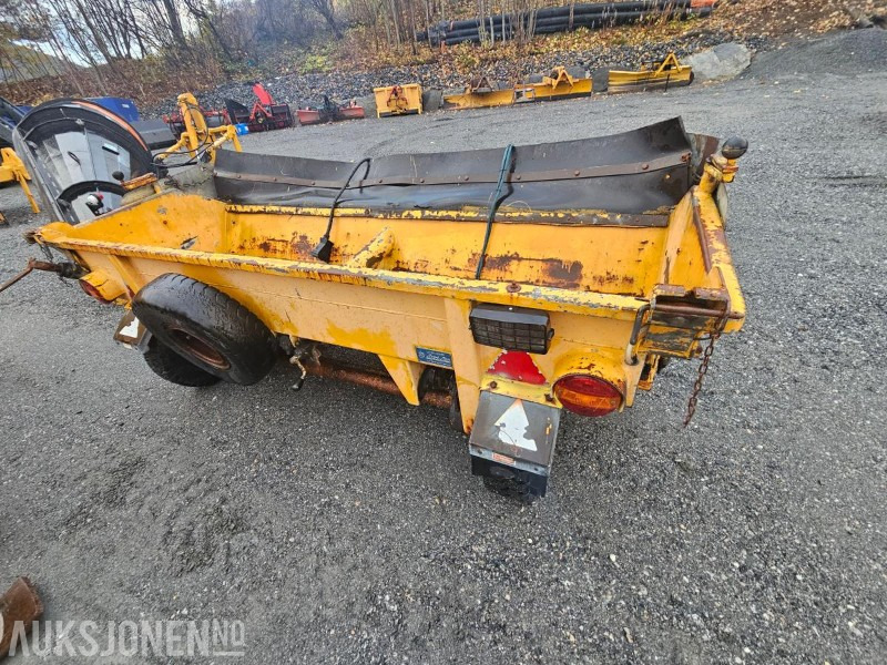 1991 Falköping Sandstrøer / Slepestrøer med hjul - Slepefeste - Type B10LU - 1 m3 - Сельскохозяйственная техника: фото 2 1991 Falköping Sandstrøer / Slepestrøer med hjul - Slepefeste - Type B10LU - 1 m3 - Сельскохозяйственная техника: фото 2