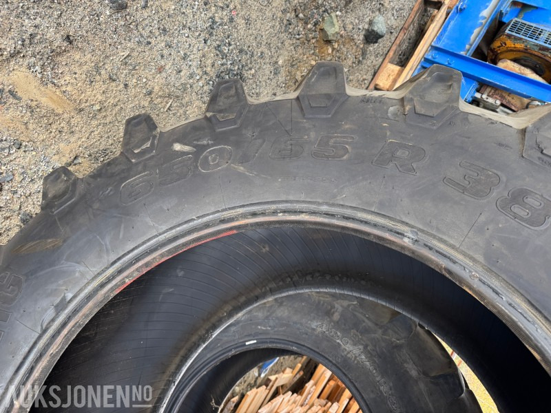 2 stk. traktordekk Trelleborg TM600 650/65 R38 og Firestone Performer 85 480/70 R30 - Сельскохозяйственная техника: фото 4 2 stk. traktordekk Trelleborg TM600 650/65 R38 og Firestone Performer 85 480/70 R30 - Сельскохозяйственная техника: фото 4