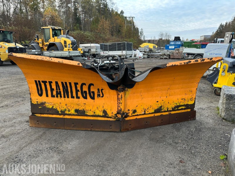 2003 -Tellefsdal brøyteskjær - V-plow high - HK - 3,1m – HMV feste – Repobjekt - Сельскохозяйственная техника: фото 1 2003 -Tellefsdal brøyteskjær - V-plow high - HK - 3,1m – HMV feste – Repobjekt - Сельскохозяйственная техника: фото 1