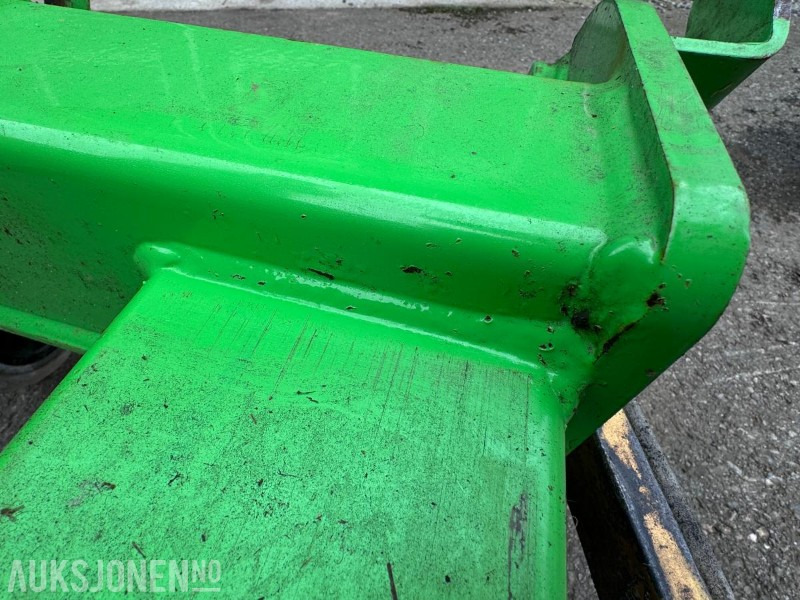 Lite brukt løftearm til Avant 630 - Сельскохозяйственная техника: фото 2 Lite brukt løftearm til Avant 630 - Сельскохозяйственная техника: фото 2