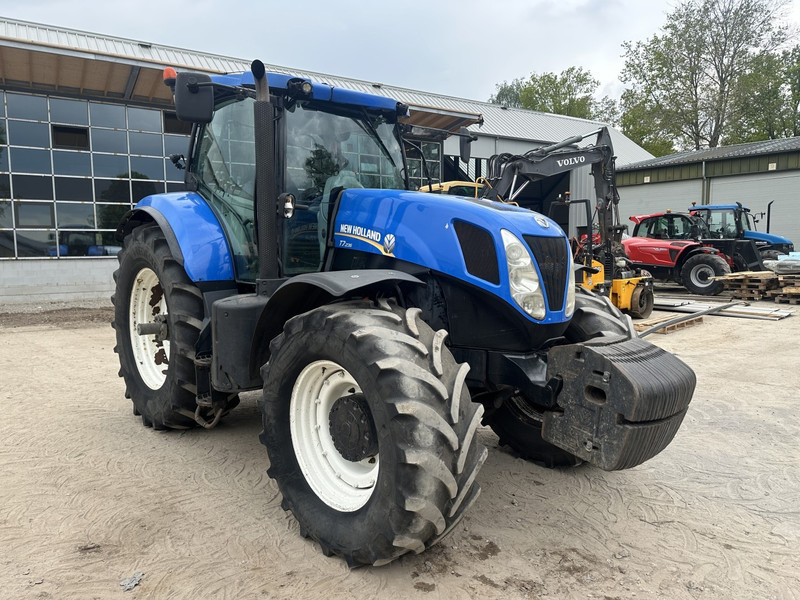 New Holland T7.235 - Трактор: фото 2 New Holland T7.235 - Трактор: фото 2