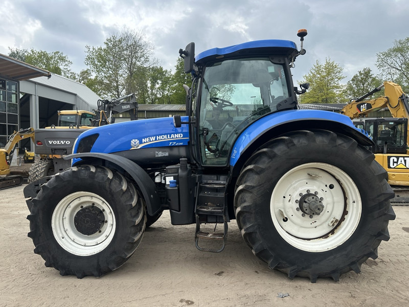 New Holland T7.235 - Трактор: фото 3 New Holland T7.235 - Трактор: фото 3
