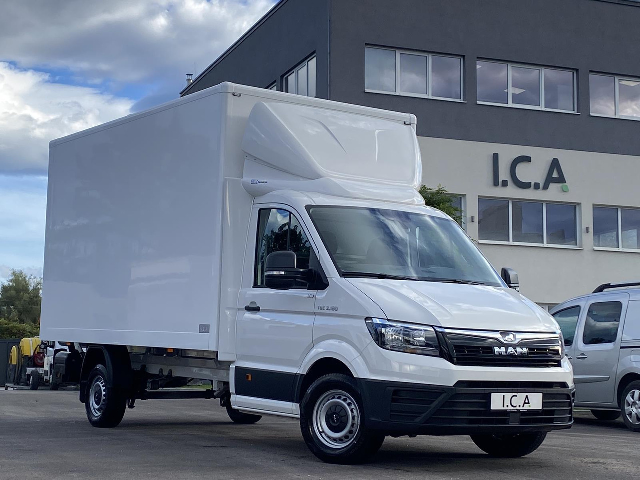 MAN TGE 3.180 RS4490 1+2, 180PS, 2.0L | ALU-BOX 4200mm + LADERAMPE - Фургон с закрытым кузовом: фото 2 MAN TGE 3.180 RS4490 1+2, 180PS, 2.0L | ALU-BOX 4200mm + LADERAMPE - Фургон с закрытым кузовом: фото 2