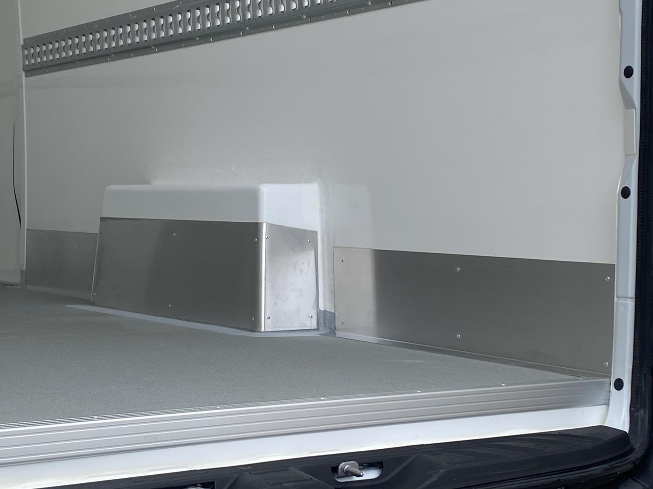 Новый Фургон-рефрижератор MERCEDES-BENZ SPRINTER 317 CDI L4H3 170PS AUTOMATIK FRISCHDIENST + KONVEKTA FK 3022 12-220V: фото 24 Новый Фургон-рефрижератор MERCEDES-BENZ SPRINTER 317 CDI L4H3 170PS AUTOMATIK FRISCHDIENST + KONVEKTA FK 3022 12-220V: фото 24