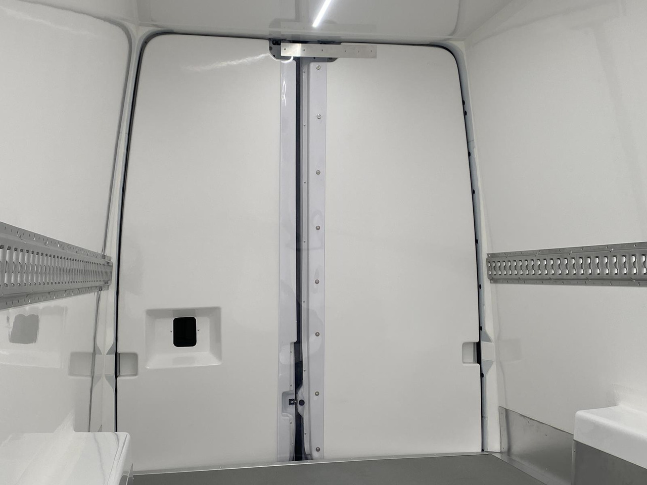 Новый Фургон-рефрижератор MERCEDES-BENZ SPRINTER 317 CDI L4H3 170PS AUTOMATIK FRISCHDIENST + KONVEKTA FK 3022 12-220V: фото 16 Новый Фургон-рефрижератор MERCEDES-BENZ SPRINTER 317 CDI L4H3 170PS AUTOMATIK FRISCHDIENST + KONVEKTA FK 3022 12-220V: фото 16