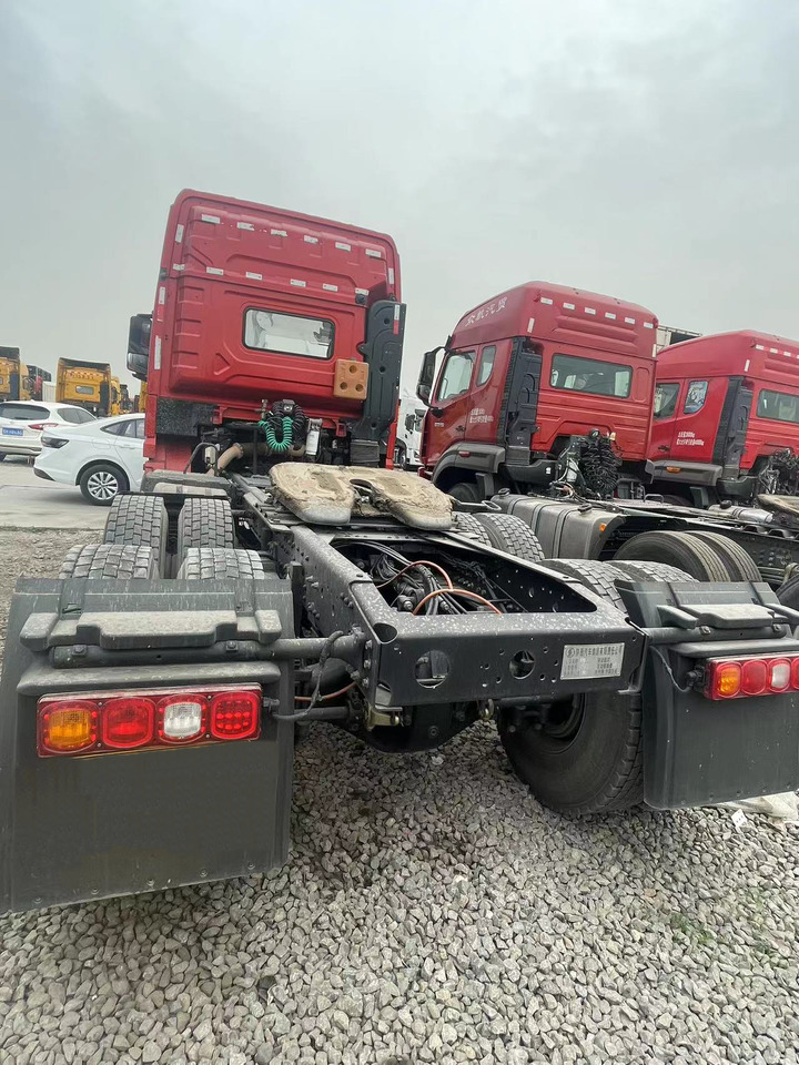 Shacman Right Hand X3000 X5000 (6*4) Semi Truck head Truck Head Tipper Head - Тягач: фото 2 Shacman Right Hand X3000 X5000 (6*4) Semi Truck head Truck Head Tipper Head - Тягач: фото 2