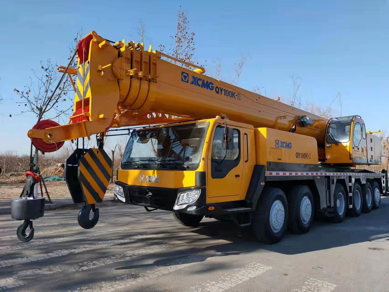 XCMG 100 Ton used truck crane QY100 with 68 meter telescopic boom on sale - Мобильный кран: фото 1 XCMG 100 Ton used truck crane QY100 with 68 meter telescopic boom on sale - Мобильный кран: фото 1