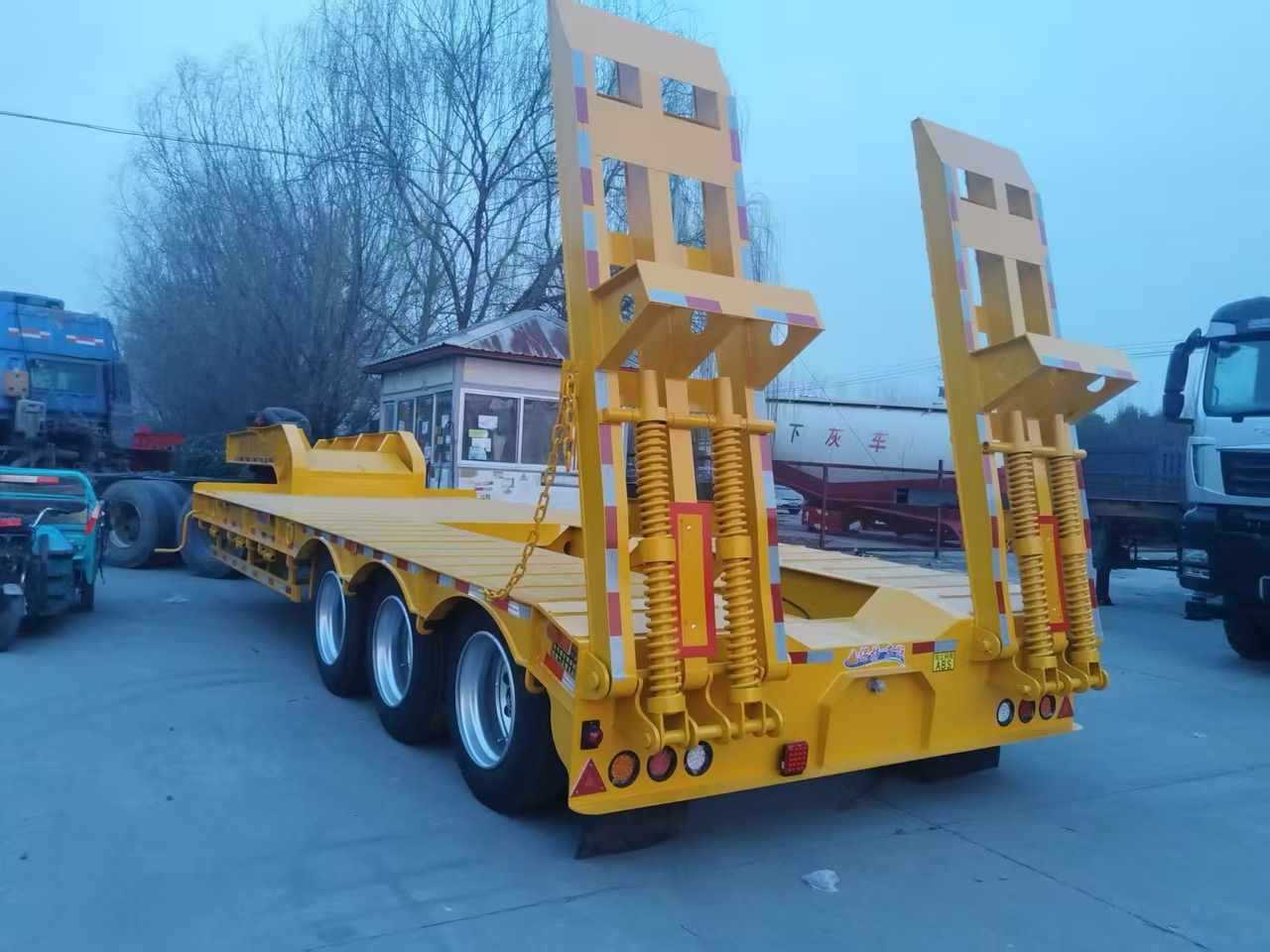 ZHICHENG Semi Flat Bed New or Used Low Bed in Length 8m,10,12m, 14m, 16m - Низкорамный полуприцеп: фото 4 ZHICHENG Semi Flat Bed New or Used Low Bed in Length 8m,10,12m, 14m, 16m - Низкорамный полуприцеп: фото 4