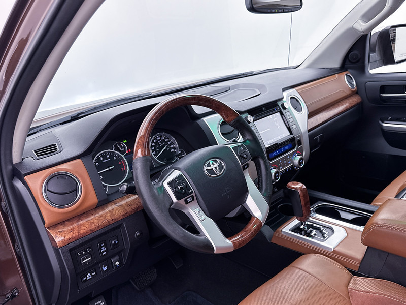 Toyota Tundra 5.7 V8 Double Cab 4x4 LPG 1974-Edition Leder JBL Stoel ventilatie/ verwarming Schuif/kantel dak Blind spot Camera 3500kg trekhaa - Пикап, Грузопассажирский фургон: фото 4 Toyota Tundra 5.7 V8 Double Cab 4x4 LPG 1974-Edition Leder JBL Stoel ventilatie/ verwarming Schuif/kantel dak Blind spot Camera 3500kg trekhaa - Пикап, Грузопассажирский фургон: фото 4