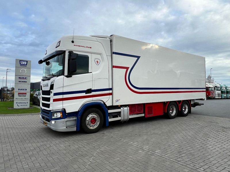 Scania S450 NGT 6x2 Koelwagen Retarder / Dhollandia / Bloenenmaat - Рефрижератор: фото 1 Scania S450 NGT 6x2 Koelwagen Retarder / Dhollandia / Bloenenmaat - Рефрижератор: фото 1