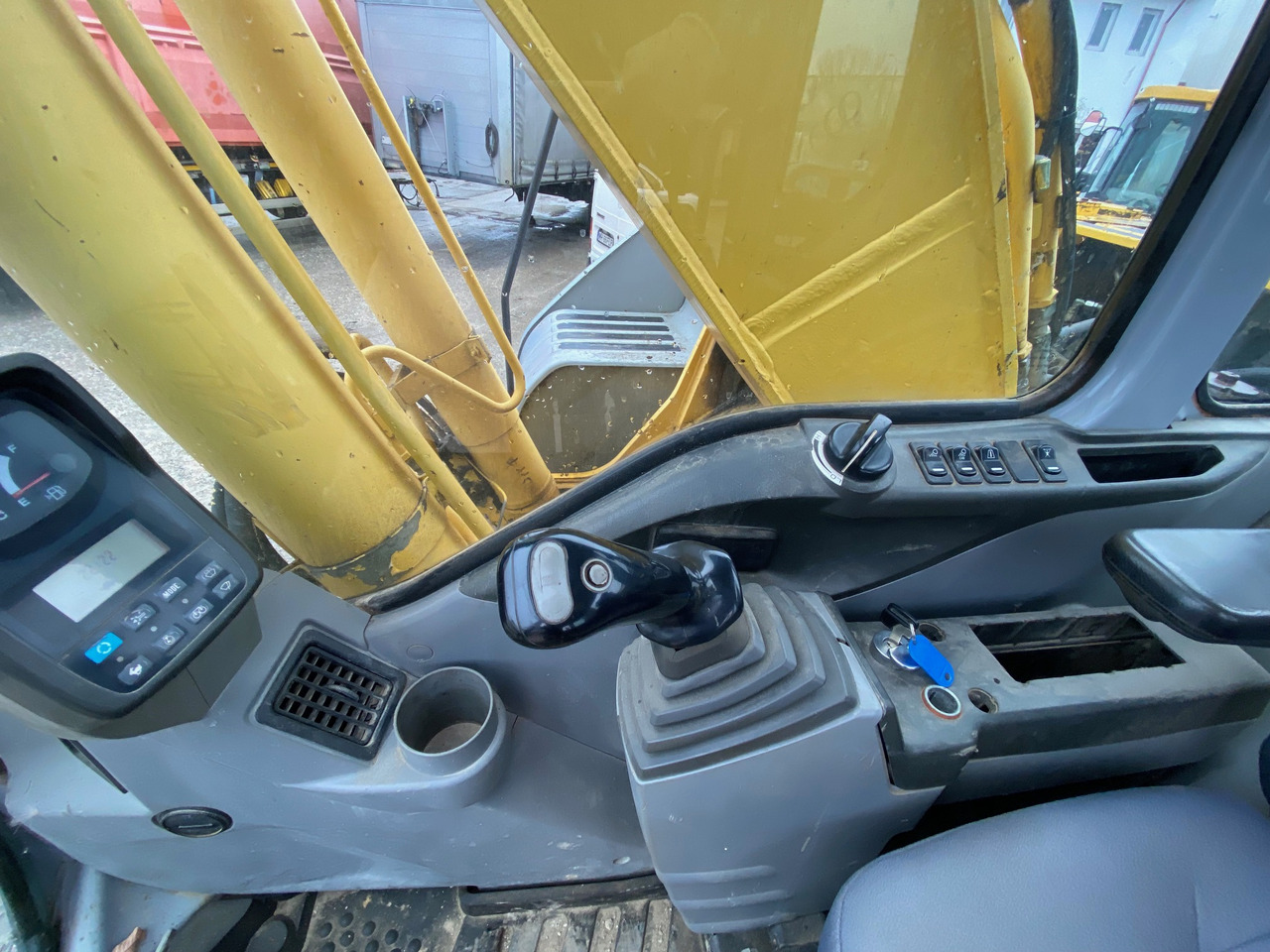 New Holland Kobelco E 215 22 T Klima - Гусеничный экскаватор: фото 4 New Holland Kobelco E 215 22 T Klima - Гусеничный экскаватор: фото 4