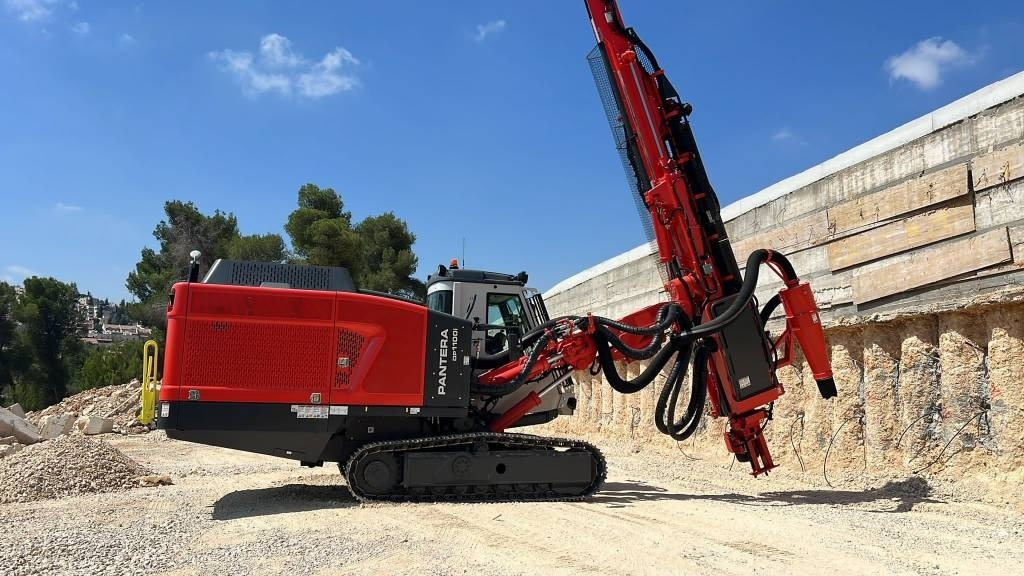 Sandvik DP 1100 i - Буровая машина: фото 1 Sandvik DP 1100 i - Буровая машина: фото 1