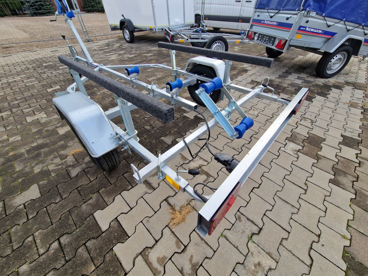 Nowa Przyczepa Podłodziowa ponton łódź 350 - 550cm Niewiadów P400 P415 - Прицеп-автовоз: фото 2 Nowa Przyczepa Podłodziowa ponton łódź 350 - 550cm Niewiadów P400 P415 - Прицеп-автовоз: фото 2