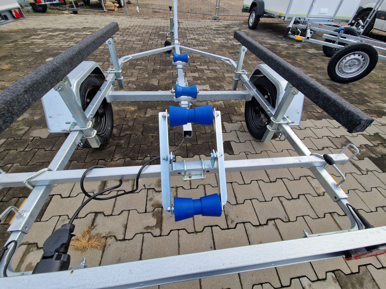 Nowa Przyczepa Podłodziowa ponton łódź 350 - 550cm Niewiadów P400 P415 - Прицеп-автовоз: фото 1 Nowa Przyczepa Podłodziowa ponton łódź 350 - 550cm Niewiadów P400 P415 - Прицеп-автовоз: фото 1