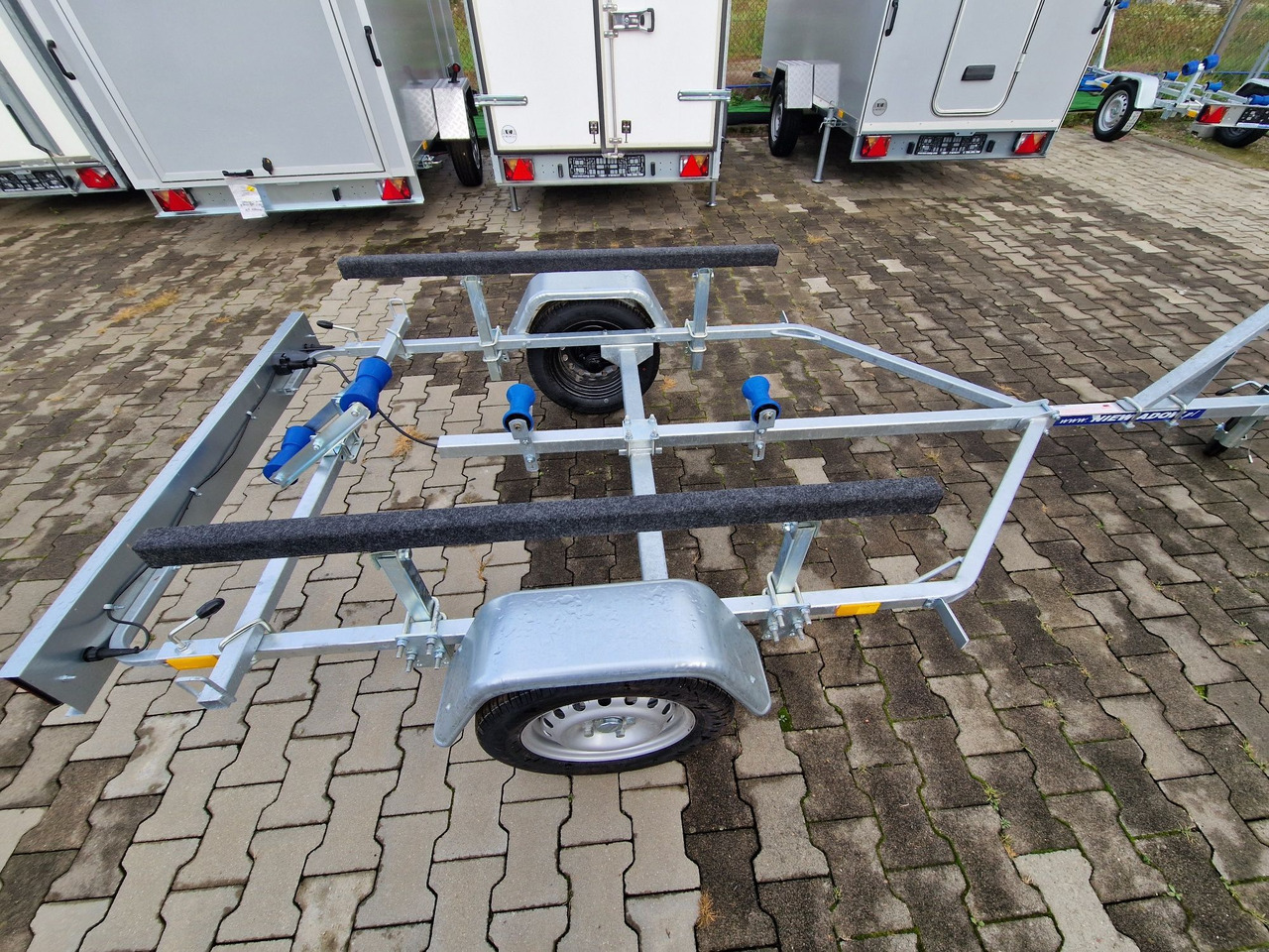 Nowa Przyczepa Podłodziowa ponton łódź 350 - 550cm Niewiadów P400 P415 - Прицеп-автовоз: фото 3 Nowa Przyczepa Podłodziowa ponton łódź 350 - 550cm Niewiadów P400 P415 - Прицеп-автовоз: фото 3